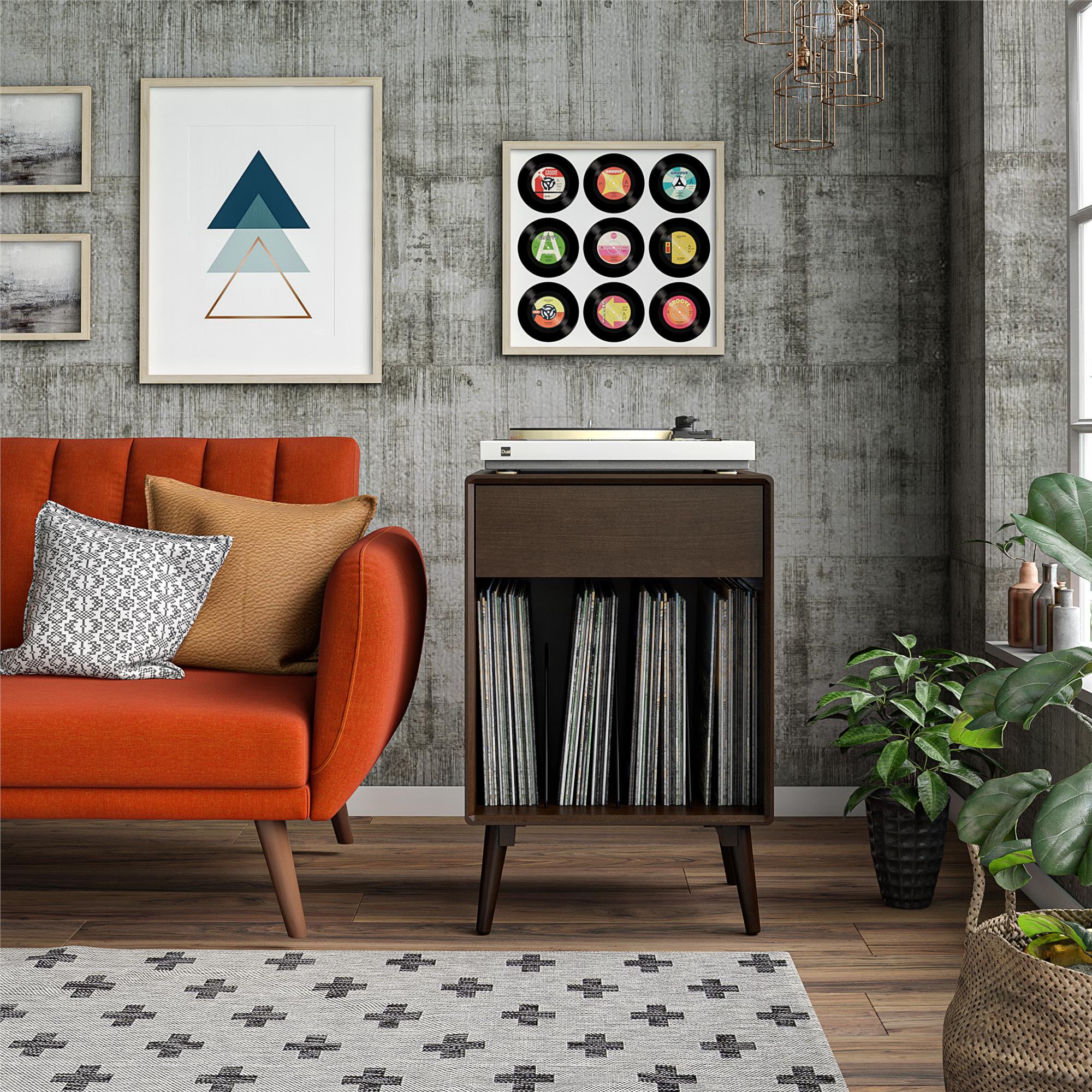 Brittany V Sidebord, valnød