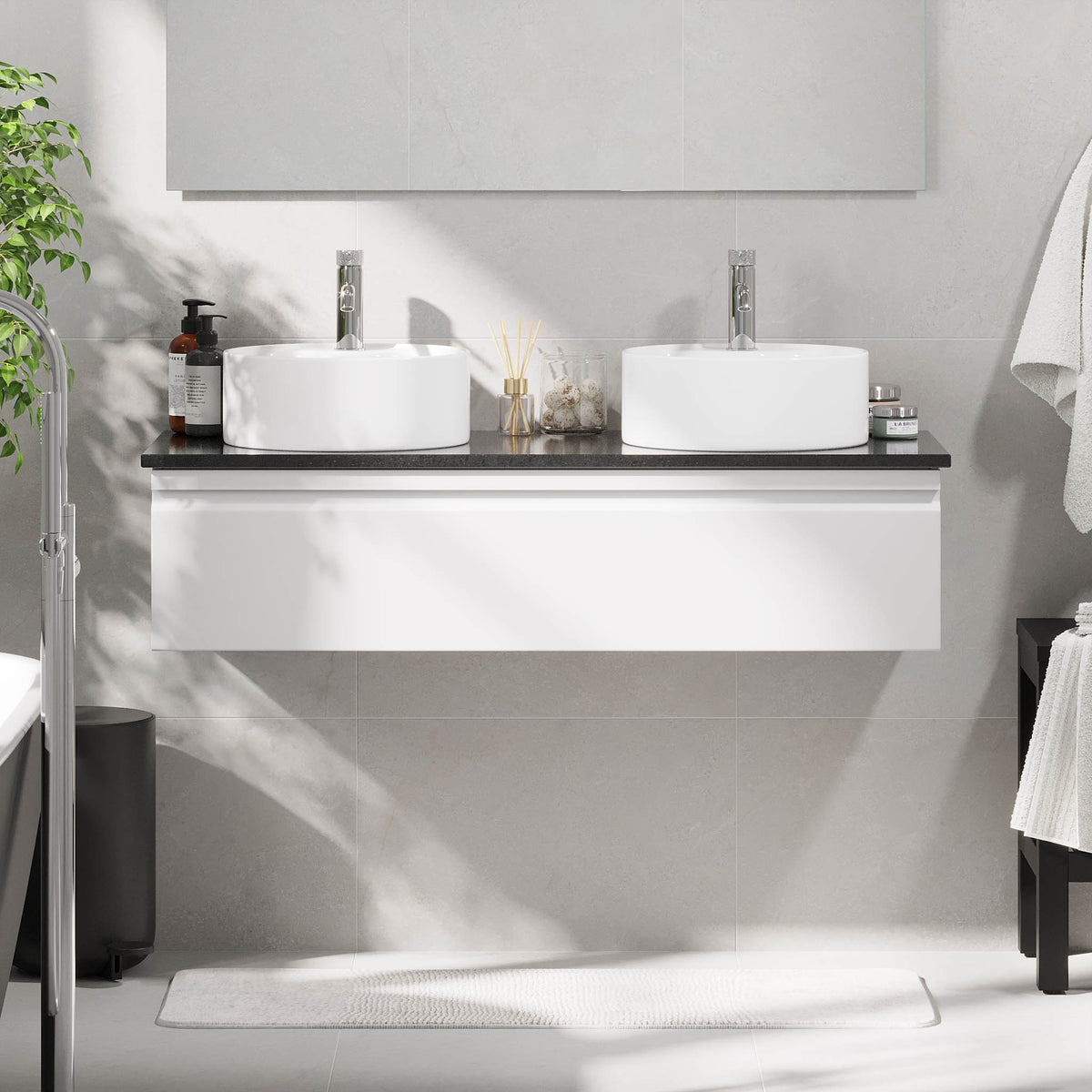 Mirage Badmøbel med sort bordplade, Mat Hvid