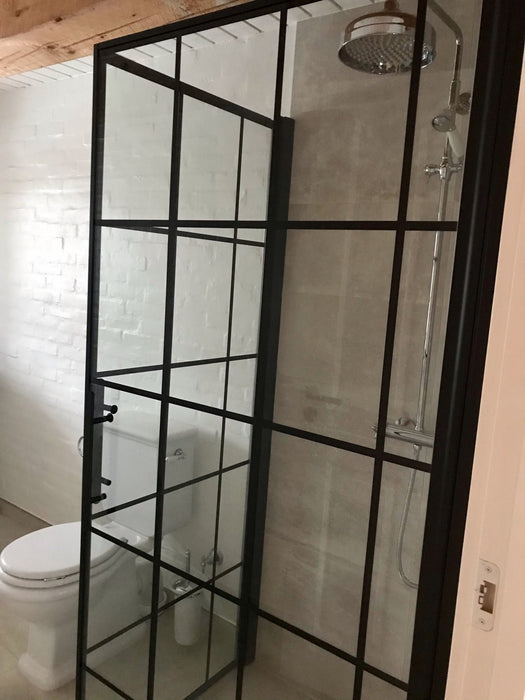 Fjäll Brusehjørne, Dør + Væg, Sort Profil, Klar Glas med Sprosser - HomeTomato - 40-101-00-59-00 - 8595677140613