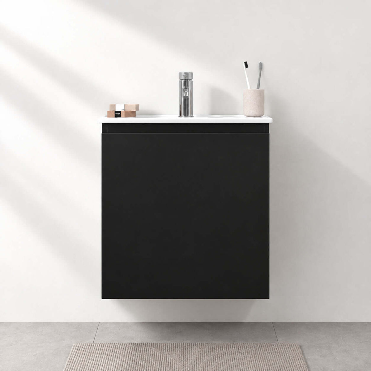 Badeværelsesmøbel 51 cm i mat sort med keramisk håndvask - Kenwood