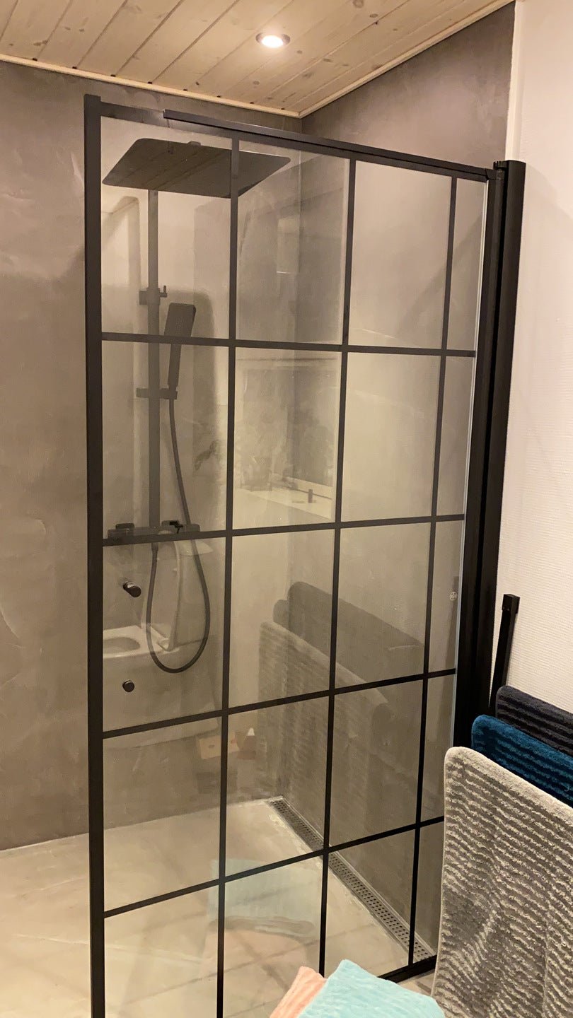 Fjäll Brusevæg, Sort Profil, Klar Glas med Sprosser - HomeTomato - 39-100-02-49-01 - 8595677121780